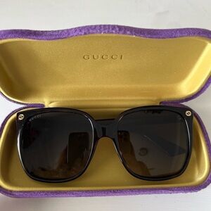 Gucci- Square oversized Tortise She’ll Sunglasses with bumblebee and GG